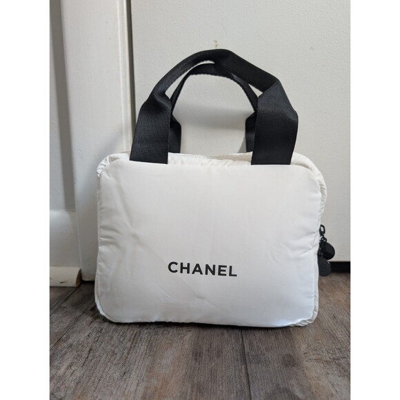 CHANEL Cosmetics Mini Bag Mini Boston Bag Pouch White Limited Edition New - Picture 2 of 11